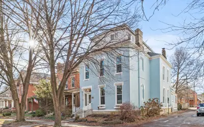 Hot Tub Hideaway w/ Crib Downtown Cbus