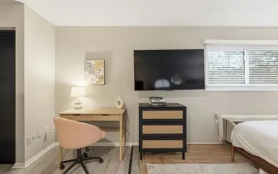 The Campus Stay • Free Parking