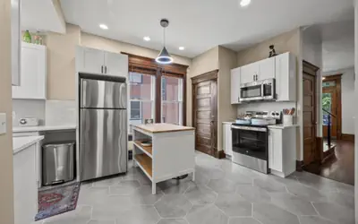 German Village • Private Hot Tub & Chef’s Kitchen