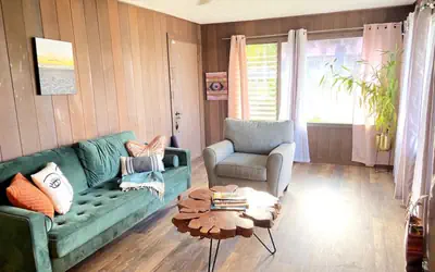 Laidback Island Living Close to Beach & Shopping