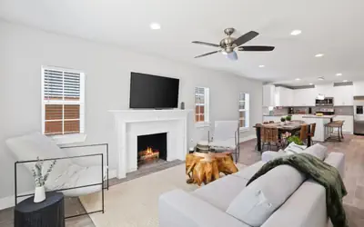 Modern 3-Bed Gated Home 7 Min to Downtown Dallas | King Suite + Free Parking