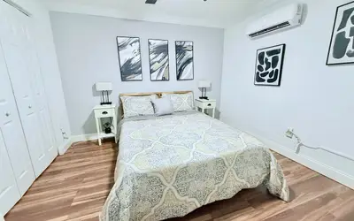 Private little Miami bungalow Tropical Park FIU WIFI FREE PARKING