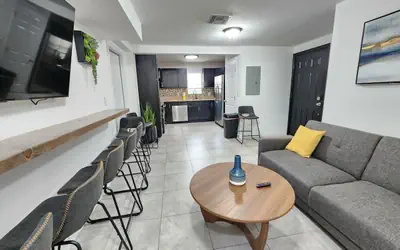 Cozy College Park Duplex @Lake Fairview. Sleeps7