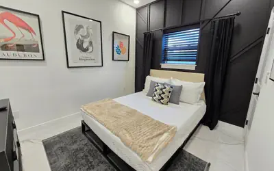 Triplex Sleeps17 CollegePark Golf 5min to Downtown