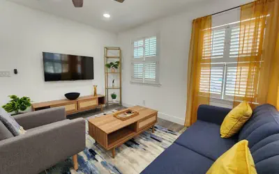 Historical SodoHouse DT near hospitals - Sleeps 11