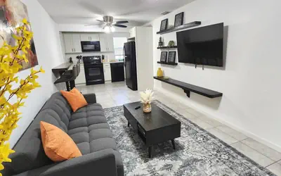 Charming College pk Duplex @Lake Fairview Sleeps 8