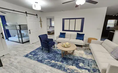 CasaDelaney DT Sodo district. Renovated Sleeps 16