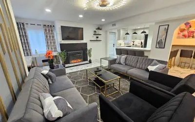 Stylish Duplex walkTO Lake Eola Orlando. Sleeps 8