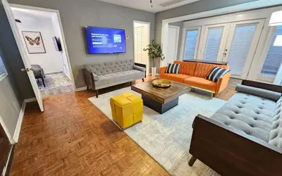 Foodie Lovers Walkable Mills50 - Sleeps 10