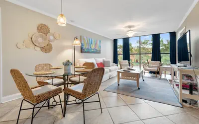 2 bed/2 bath, Pool, Steps to Biloxi Beach