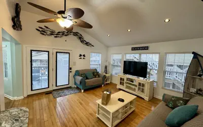 🌴 Spacious Beach Cottage at Ocean Lakes | Sleeps 6 | Golf Cart Included | Pet-Friendly Option