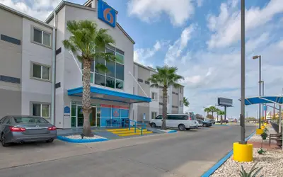 Motel 6 Eagle Pass, TX - Lakeside