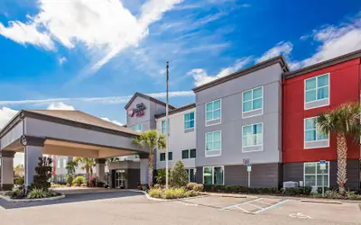 Best Western Plus Chain of Lakes Inn & Suites