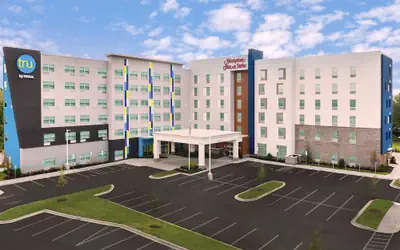 Tru by Hilton Charlotte Airport Lake Pointe