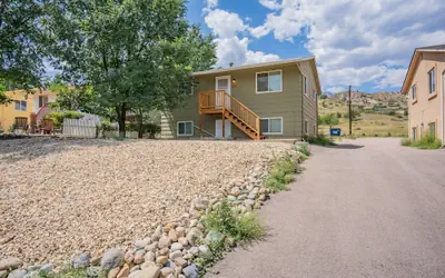 2BR Aptmt Parks Private Deck, Mountain Views!