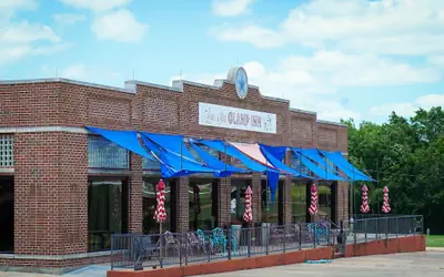 Lone Star Glamp Inn