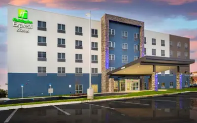 Holiday Inn Express & Suites Fort Myers Airport by IHG