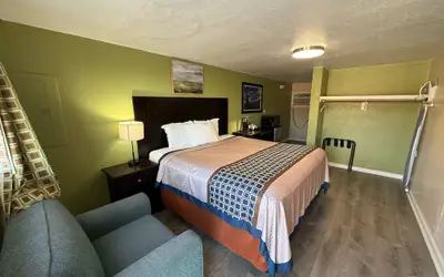 Executive Inn and Kitchenette Suites