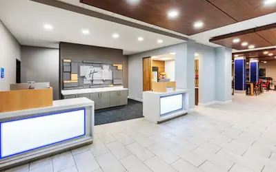 Holiday Inn Express & Suites Del Rio by IHG