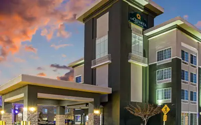 La Quinta Inn & Suites by Wyndham Denver Gateway Park