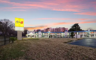 Super 8 by Wyndham Portsmouth - Norfolk