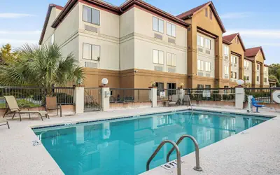 Clarion Pointe Savannah Gateway I-95