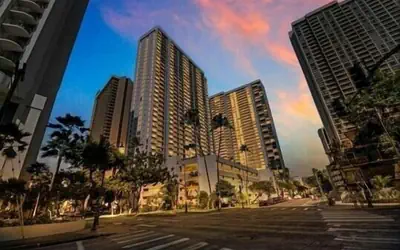 Deluxe Condo Near Waikiki Beach - Free Parking