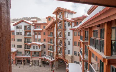 Comfortable 1 Bedroom Slopeside Condo - No Cleaning Fee! by RedAwning