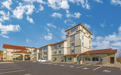 Comfort Inn & Suites Verona at Turning Stone Resort Casino