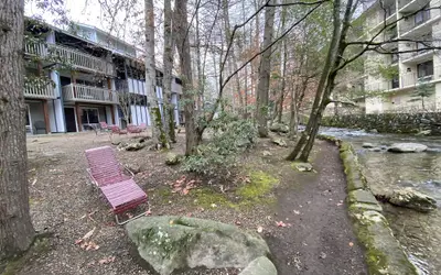 Carr's Northside Motel and Cottages