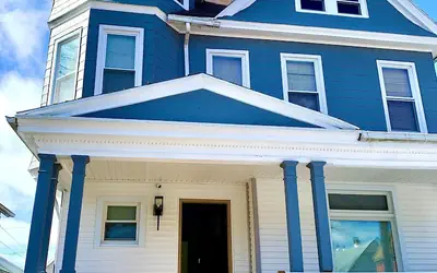 The Iron Scow - With Private Yard & Parking, Near Falls & Casino by Niagara Hospitality