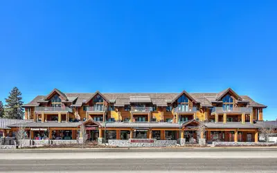 Luxury Three Bedroom Residence steps from Heavenly Village by RedAwning