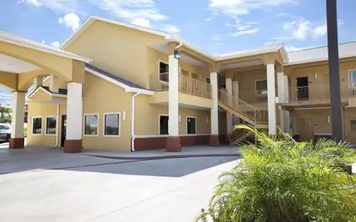 Days Inn & Suites by Wyndham Gonzales TX
