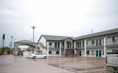 Days Inn & Suites by Wyndham Gonzales TX