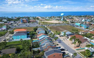 Private Townhome w/ private pool 1 block to beach 3 Bedroom Home by RedAwning