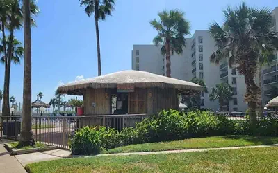 Beachfront Resort * Heated Pool * Sleeps Heaps (Saida Royale 9039) by RedAwning