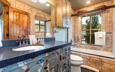 Rossi Hill 4 Bedrooms PRH-685 by KBM