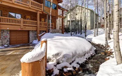 Timber Wolf Lodge by KBM