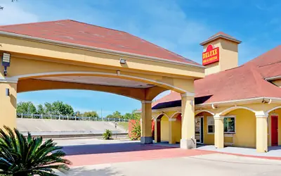 Capital O Deluxe Inn Channelview Houston I-10