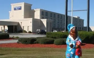 BridgePointe Hotel & Marina