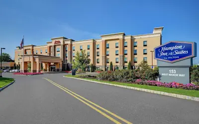 Hampton Inn & Suites Robbinsville