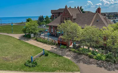 Endion Station Inn | Hotel Next to Lake Superior