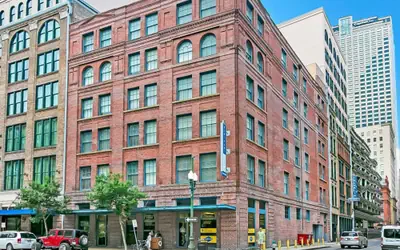 Merchant Lofts Comfy Condos – Walk Everywhere