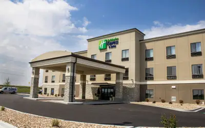 Holiday Inn Express & Suites Sikeston Southwest by IHG
