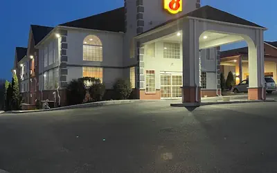 Super 8 by Wyndham Harrisburg Hershey North