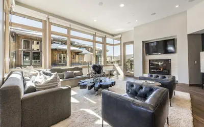 Platinum Four Bedroom Suite 4 Apartment Hotel by RedAwning