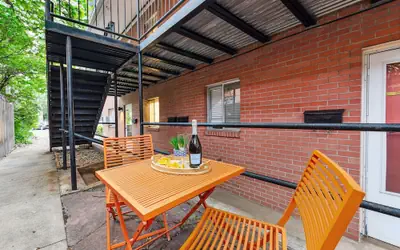 Caviar Suite, Moody Retreat by Old Town Square