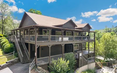 Er101 - Heavenly Hideaway Great Location - Close To Town! 6 Bedroom Cabin by RedAwning