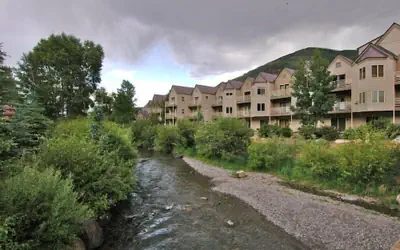 Riverfront, Blocks To Ski! Mtn Views + Hot Tub @ Viking Lodge 217 1 Bedroom Condo by RedAwning