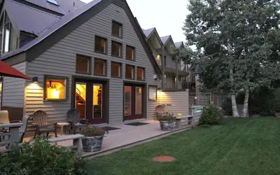 Huge Riverfront Deck + Walk Everywhere Viking Lodge 100a 3 Bedroom Condo by RedAwning